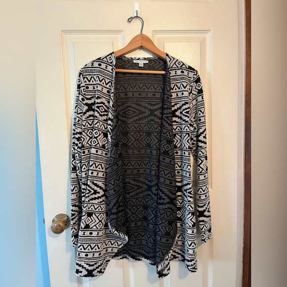 American Eagle Outfitters Aztec Patterned Black and White Women's Cardigan - Picture 1 of 7
